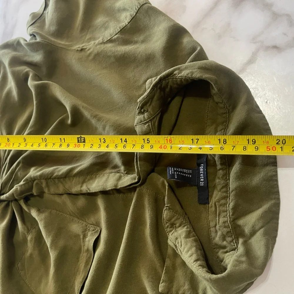 Forever 21 Olive Green Twist Front Crop Blouse | M | Collared Short Sleeve - Picture 10 of 10